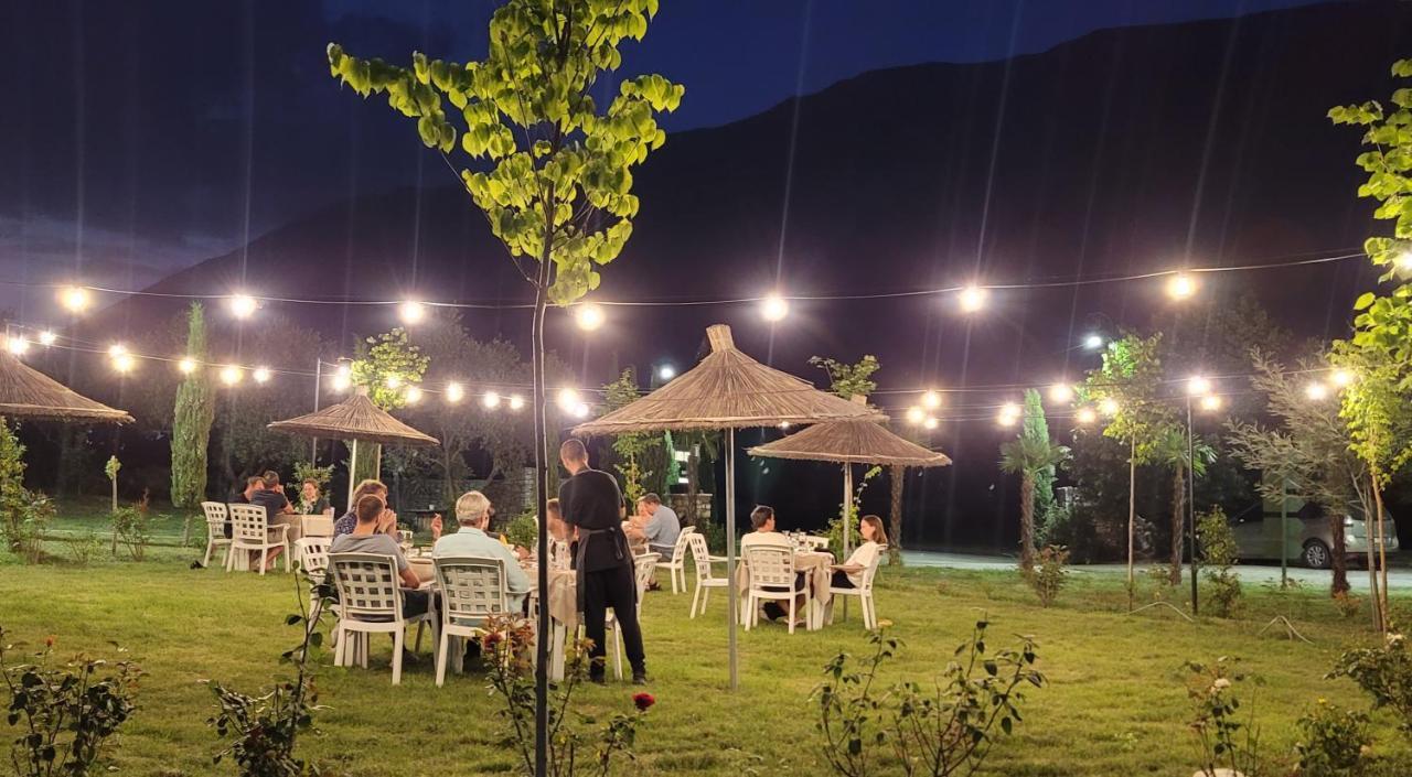 Guesthouse Lord Byron Tepelene Esterno foto