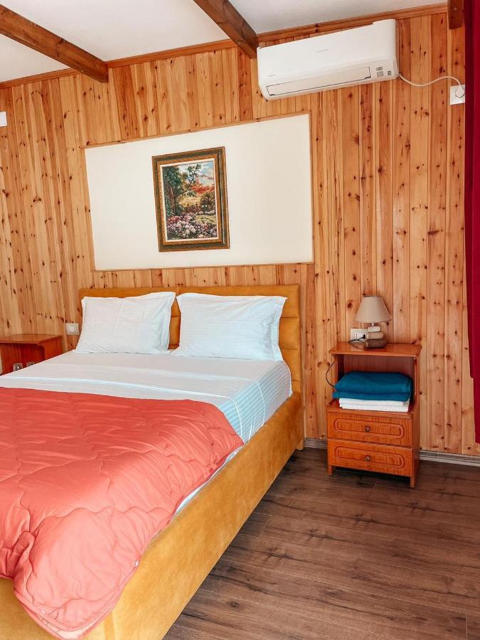 Guesthouse Lord Byron Tepelene Esterno foto