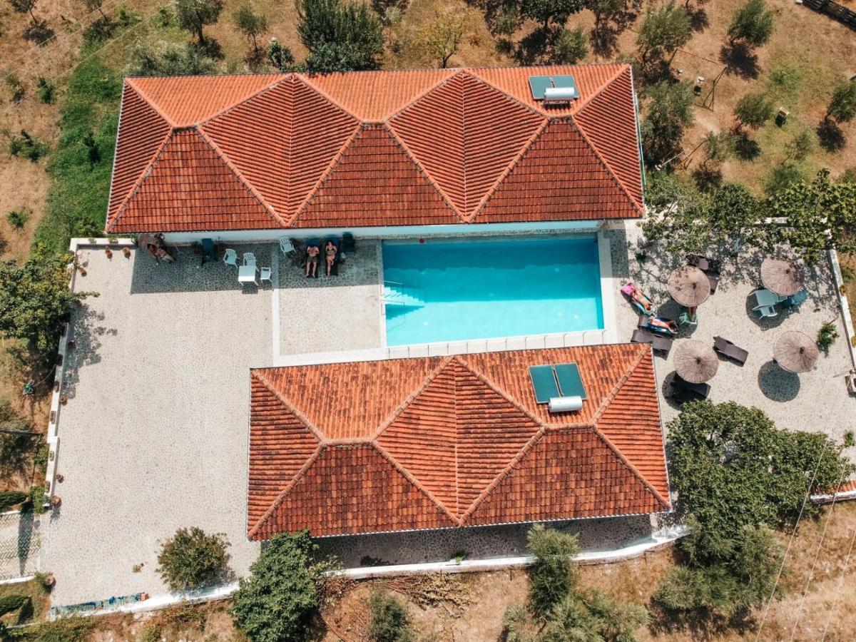 Guesthouse Lord Byron Tepelene Esterno foto
