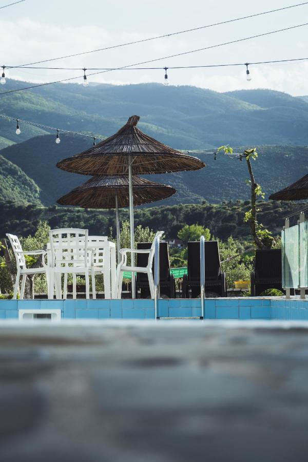 Guesthouse Lord Byron Tepelene Esterno foto
